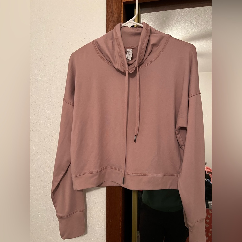 Cropped long sleeve work out shirt